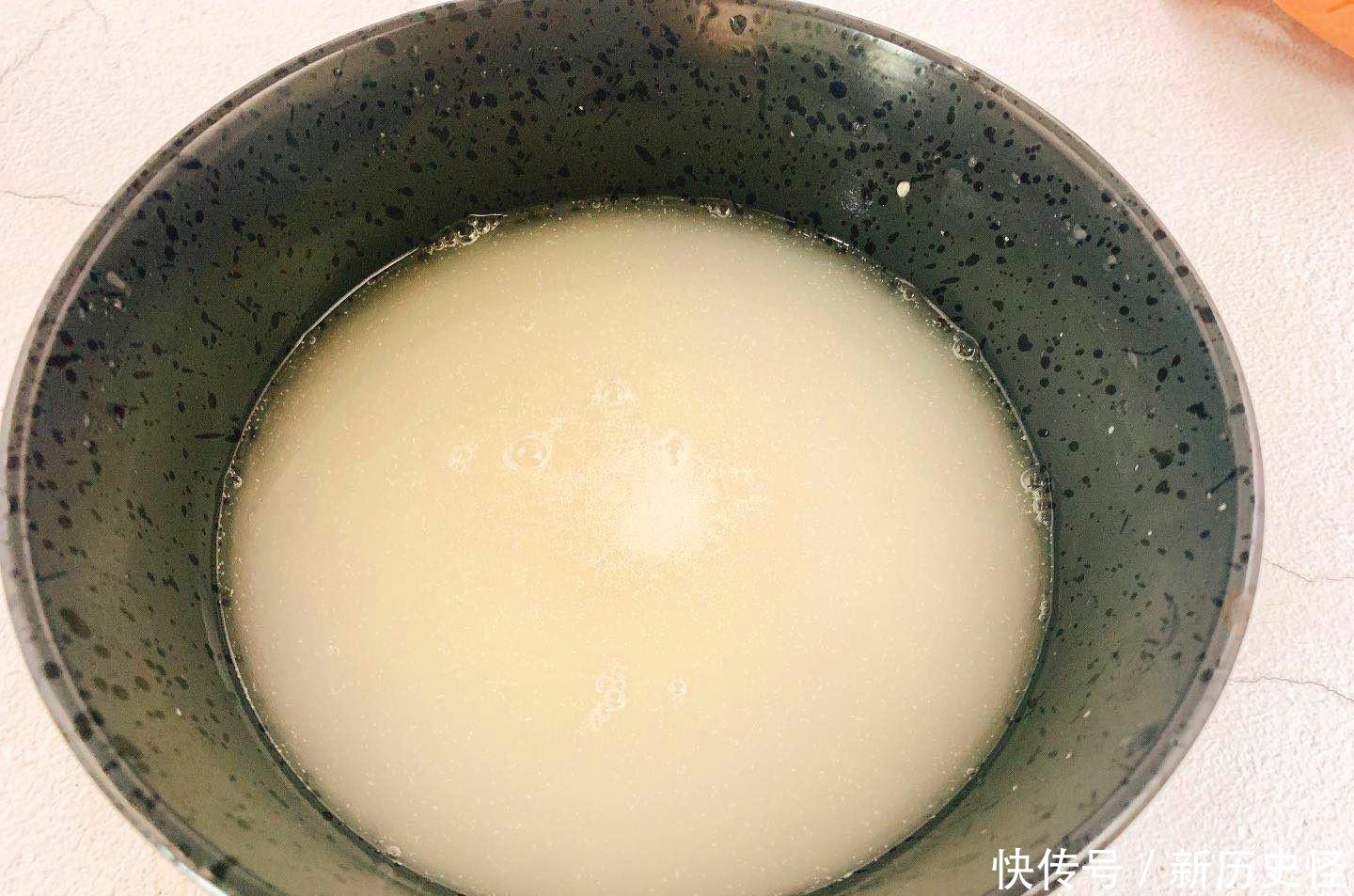 温水|发面容易酸大厨教您发面的5大诀窍，保证面更香，20分钟发满盆