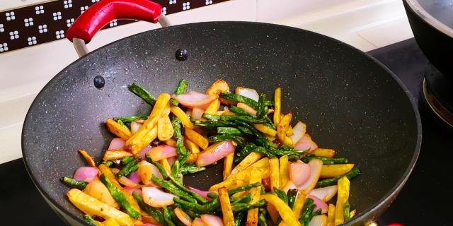  入味|豆角不要直接下锅炒，炒前多加1步，豆角又香又入味，好吃更下饭