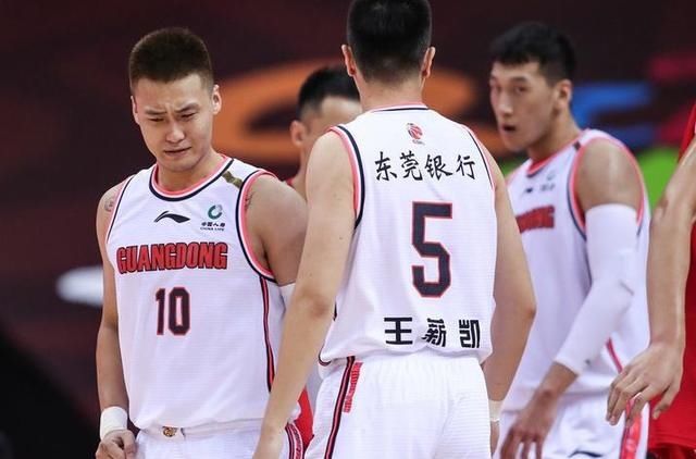  探讨|探讨：马尚布鲁克斯检测呈阳性，志在卫冕的广东队下一步要如何走