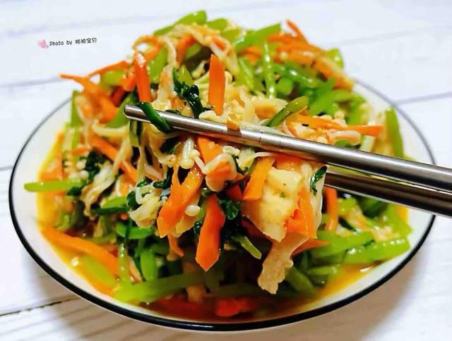  胡萝卜|夏季，宁可少吃猪肉，也要多吃这菜，营养又美味，全家人都爱吃