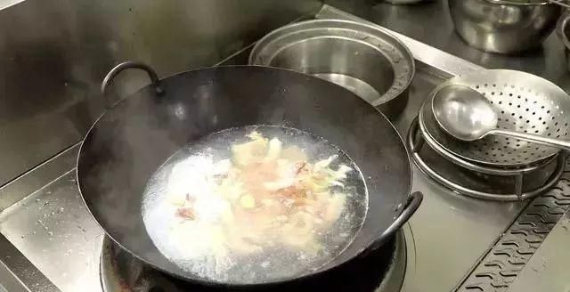  煸炒|教你煸炒鸡正宗做法，只需简单几步，比饭店做的都好吃
