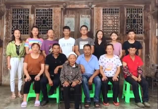 读书|110户小山村走出114名大学生，不分男孩女孩，都让读书