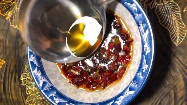 清脆|炝拌干豆腐丝,酸辣开胃清脆爽口,东北人从小吃到大的凉拌菜