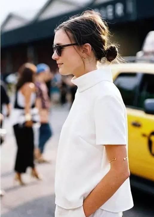 半丸子头|发型和衣服这样搭,让你从头美到脚!