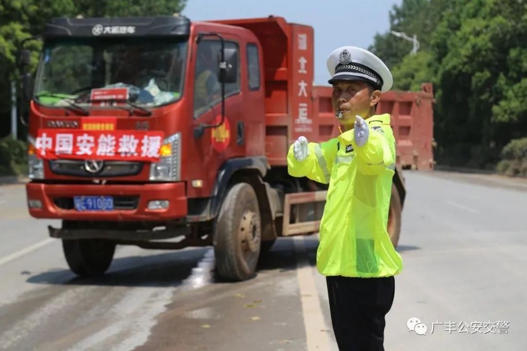 凯旋|【炎风十里相迎、馨香满怀而归】广丰交警抗洪突击队援鄱凯旋