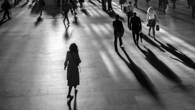  不禁|成人的世界里哪有容易两个字，你努力的样子不禁让人泪流满面