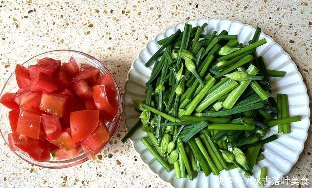开胃菜|韭菜苔藓也可以这样吃,用西红柿炸,生津开胃菜,不够吃