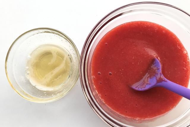 操作|法式甜点草莓慕斯,颜值高口味赞,操作非常简单,跟我一起做起来