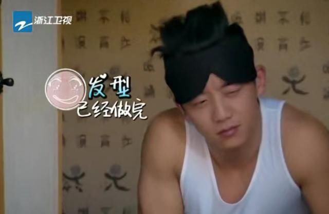  男团|有种“整容”叫跑男团素颜，baby和热巴太真实，看到蔡徐坤我酸了