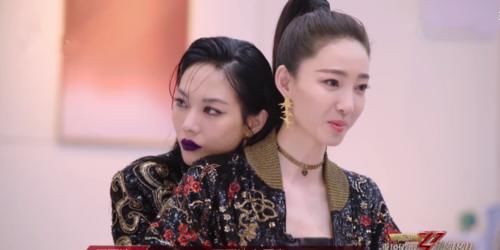  吴昕|张雨绮耳返出现问题，吴昕自责拖累孟佳没脸晋级，王霏霏蹲地痛哭