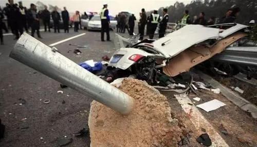  迈凯伦|迈凯伦车主用“13万现金”告诉你，乱变道也能上头条