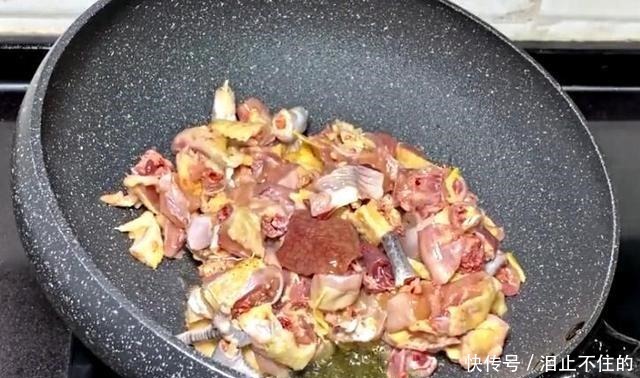 腥味|炒鸡时,别再傻傻直接炒,教你一招,不放一滴水,鲜美好吃无腥味