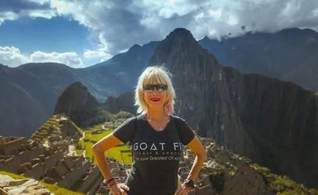  比基尼|62岁离婚恢复单身的奶奶，68岁穿比基尼、独自环游世界火遍全网！