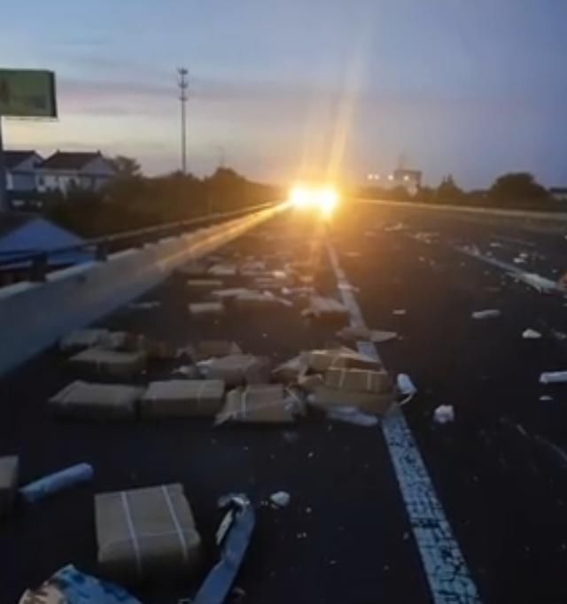  别人|车祸后7吨猪肉遭哄抢，损失近30万元！政府已追回部分被哄抢猪肉