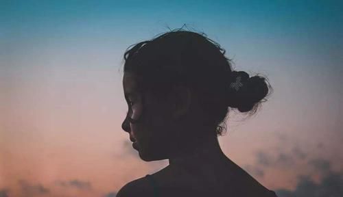 犯人|打人哭泣，面对孩子的“坏脾气”，教他“情绪管理”比打骂更有效