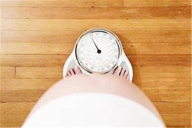 发育不良|三种表现暗示胎儿发育不良,七种原因需自查,及时去医院别大意