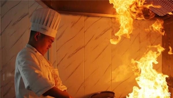 案台|饭店的厨师炒菜时,为什么要让水龙头一直开着,不怕浪费水吗?