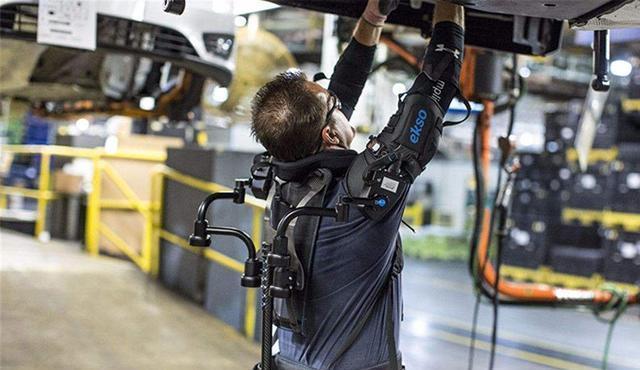 无人机|解放军陆军装备有多科幻?机械外骨骼开始运用,无人机就能运弹药