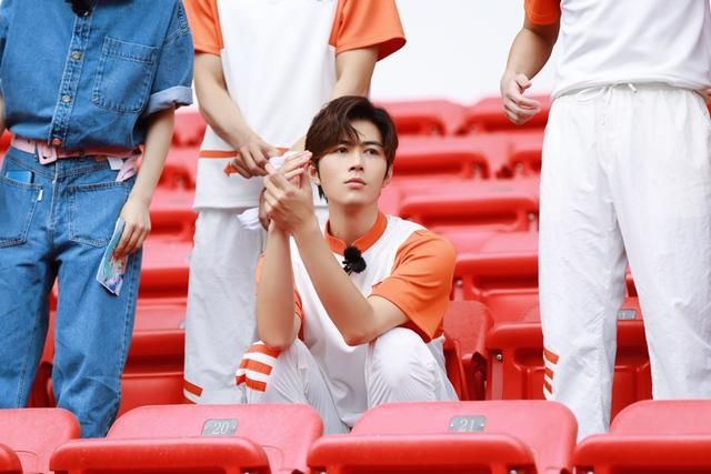  气小哥|《元气满满的哥哥》今晚神气首播 胡军杨洋捉迷藏上演“伪装者”