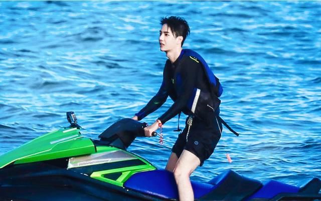  王一博|王一博凭一部剧翻身，从爱豆蜕变成演员，如今又一部剧走出国门！