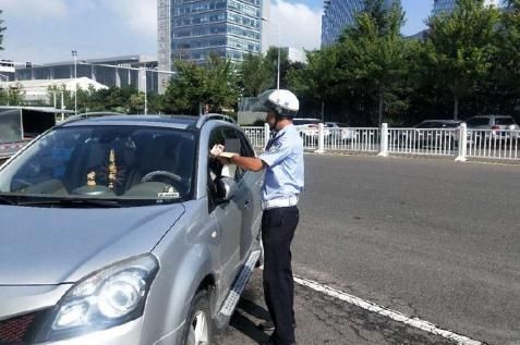 专项|崂山交警大队集中开展违法停车专项整治行动