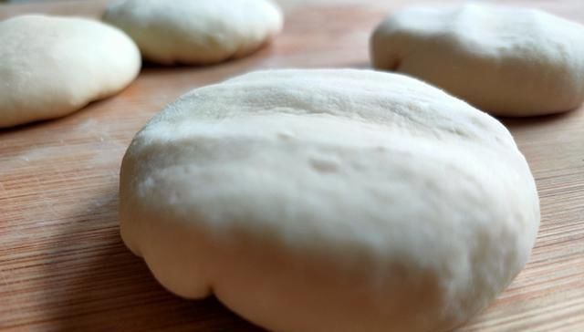 面对|做面食对有些人来说会很难,学会发面对你来说面食很简单