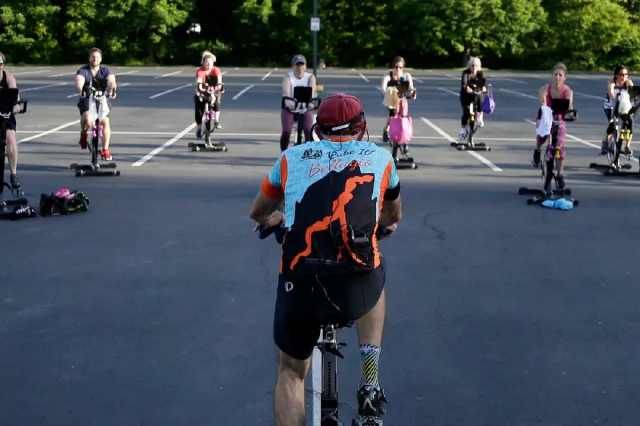  否成立|健身房的付费直播课，俯卧撑更能测年轻人得病风险，以及一些健身新消息｜GymSquare Weekly