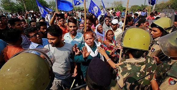 火化|死难瞑目!印度新冠死者火化被拒,这帮高种姓人:“别死在这”