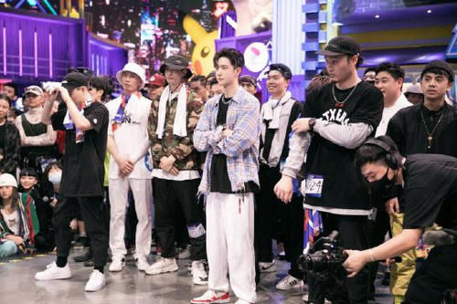  全场|王一博荷尔蒙爆发，燃炸全场，钢铁直男无视女舞者“放电”