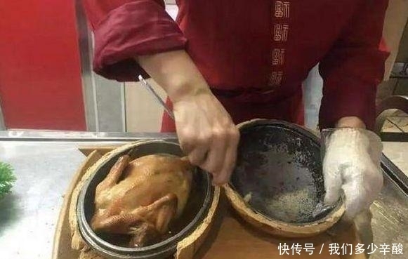 吃饭|餐厅吃饭，因好奇点了一个“面包鸡”，服务员切开后，集体傻眼了