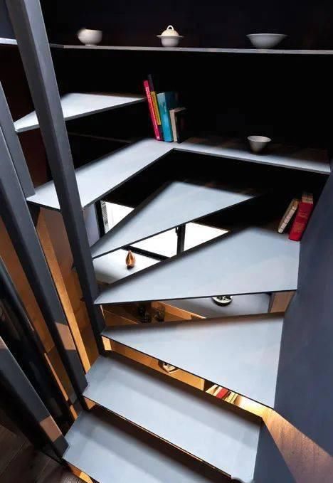  房爆|闪瞎眼：宽度不到1米的纸片房爆红全网！网友：真的能住人？