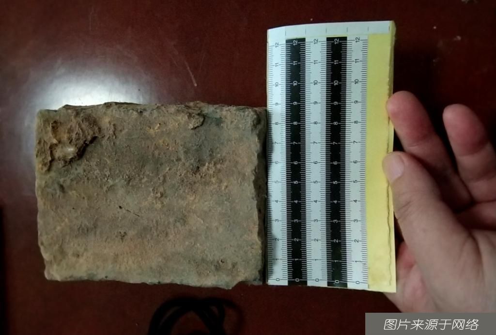 雷峰塔|什么砖都敢搬？男子进雷峰塔拿走半块砖，结果……