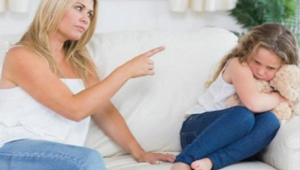 脾气|脾气暴躁的父母要注意了,别让你的不注意,毁了孩子的一生