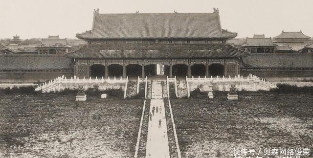 惨不忍睹|晚清老照片：被慈禧太后抛弃的紫禁城，杂草丛生，惨不忍睹