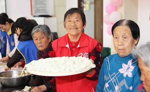 道谢|3岁男孩电梯里放屁，男子让父母带娃就医，事后家长登门道谢