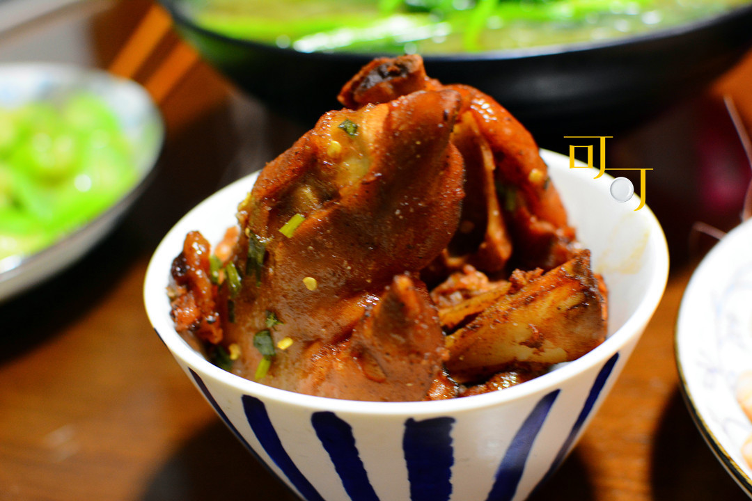 鸭掌|晒晒我家的冬日晚餐,五个菜里有荤有素有海鲜,啃着鸭掌聊着天