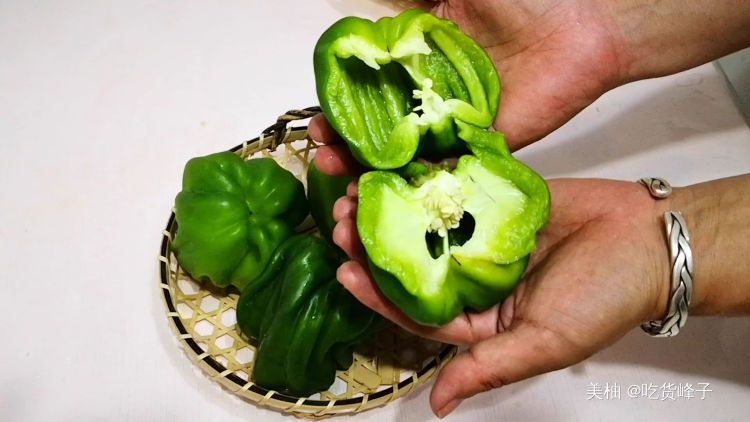  区别|同样是青椒，激素和普通青椒有啥区别？卖菜大爷透露其中猫腻