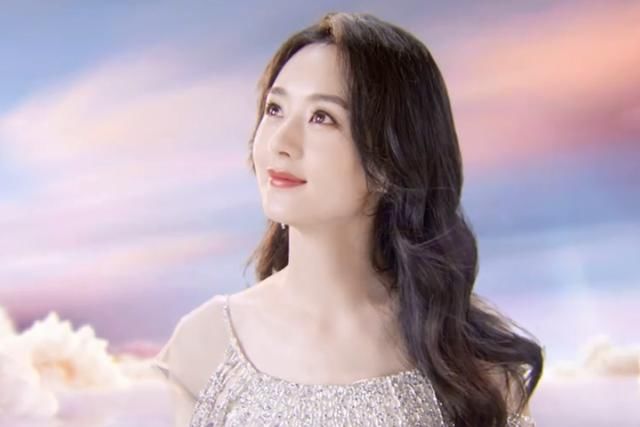  宣传片|赵丽颖为《中餐厅》拍宣传片，当镜头特写到她的腰，确定是33岁？