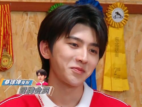  奔跑|《奔跑吧》初代偶像双C同框，蔡徐坤拿了“剧本”、孟美岐镜头多