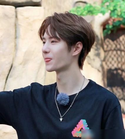  挚爱|王嘉尔一筷子夹完了王一博的挚爱，看他的表情，嘉尔你没有心