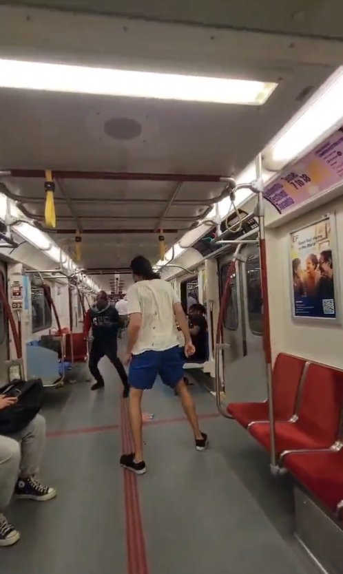 视频曝光！多伦多一地铁车厢内突发持刀伤人事件，“画面恐怖”