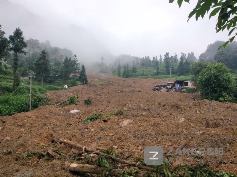  地头|看到地头冒黄水 道真一对夫妻发现地灾险情 全村人紧急撤离