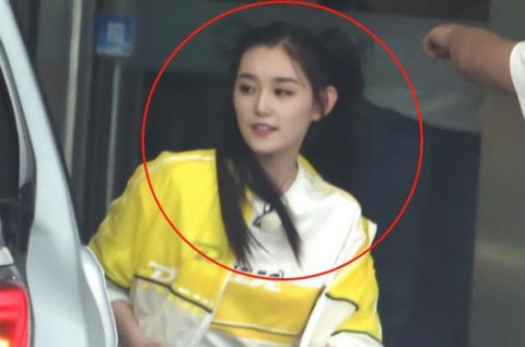  脱妆|蒋依依真实颜值什么样？当她节目下水脱妆时，状态太过真实