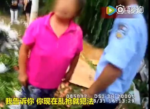  翻车|10吨猪肉翻车遭哄抢：法不责众？那是你法盲了！