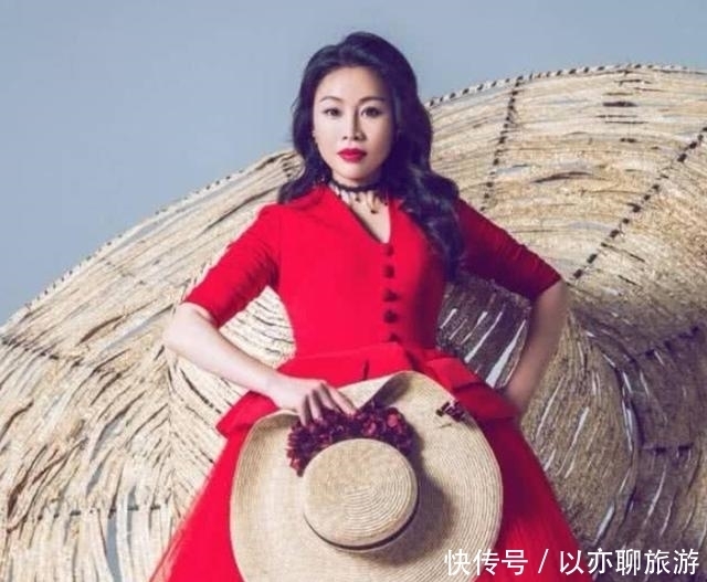 现出|从年入千万到如今现出“原形”的草帽姐,皆是因果轮回!