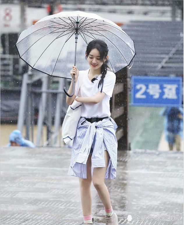  中餐厅|粉丝开撕后，赵丽颖居然被踢出宣传图！不怪粉丝，赵丽颖是真的惨！