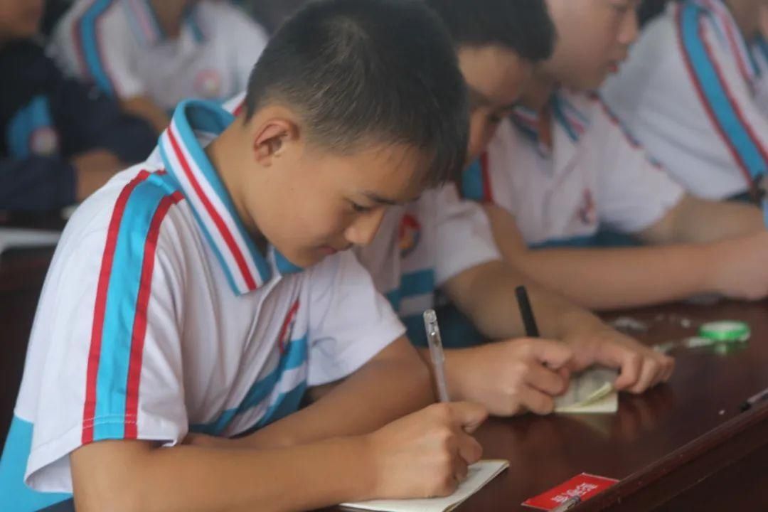 守法|【开学第一课】让尊法、守法成为每一位同学的文明新风尚。