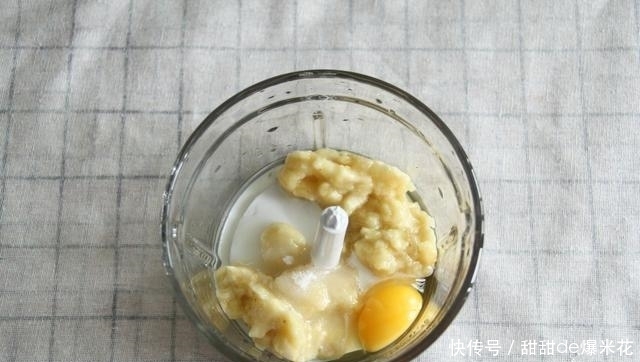  成品|好吃不腻香蕉松饼，好操作，焦糖色成品，松软好入口，娃超喜欢！