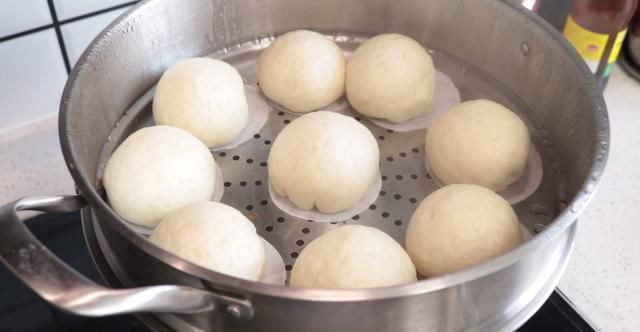 牛奶|自己在家做奶黄包,奶黄馅制作方法是关键,柔软细腻,奶香味十足