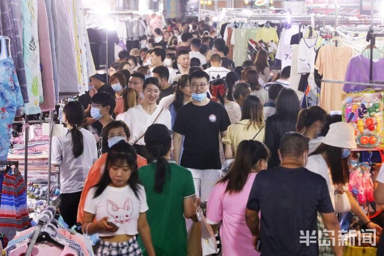 摩肩擦踵|李村商圈步行街重启人从众模式 夜市中摩肩擦踵、人头攒动